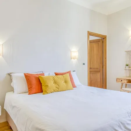 In The Heart Of Le Suquet Beautiful With Quiet Balcony Cannes