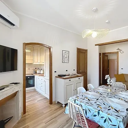 In The Heart Of Le Suquet Beautiful With Quiet Balcony Apartment